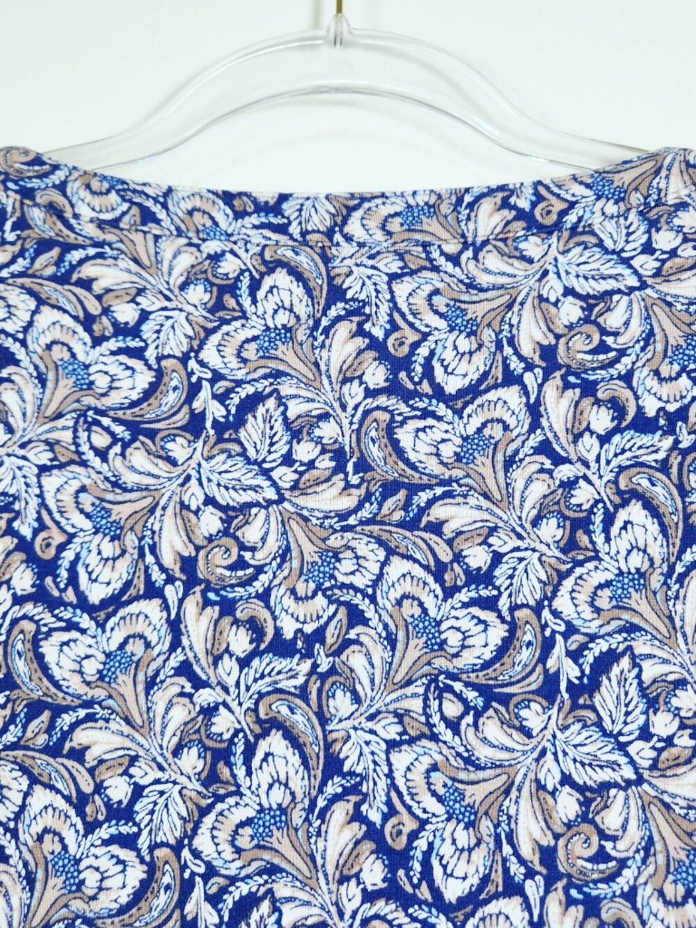 Croft Barrow Womens Top Size XL Blue Henley Long Sleeve Blue Smocked Shoulders - Picture 5 of 11